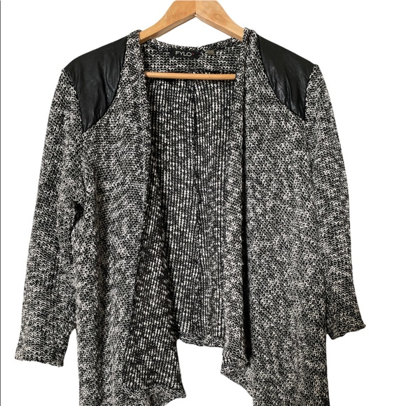 🛼 Fashionable Knitt and faux leather black and white cardigan. - Picture 5 of 8
